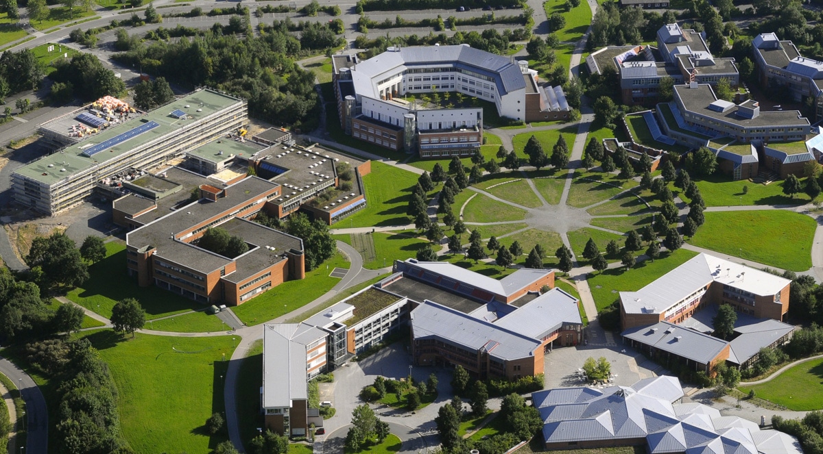 Der Campus der Universität Bayreuth aus der Luft.