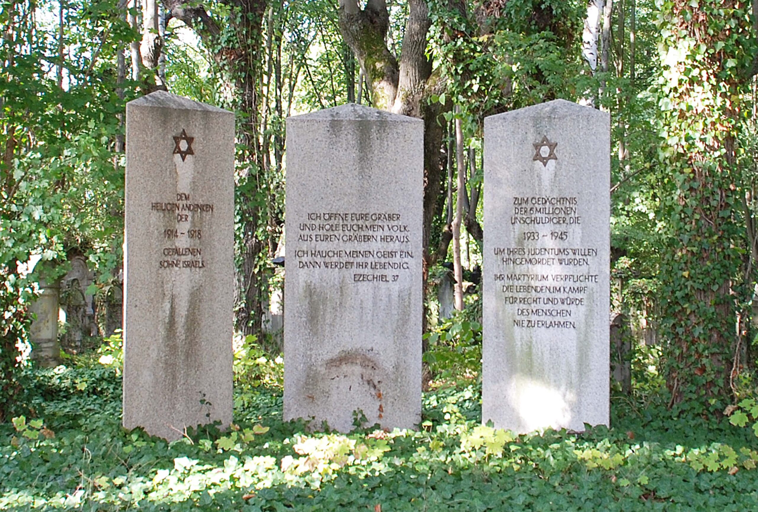 Gedenkstelen für die jüdischen Opfer auf dem jüdischen Friedhof Bayreuth, Nürnberger Straße