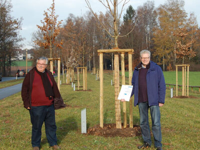 OB Ebersberger und Robert Pfeifer beim Weg der Artenvielfalt