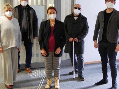 Margit Lebershausen (Fachstelle Inklusion), Axel Höhmann (Mitglied des Behindertenbeirates), Behindertenbeauftragte Bettina Wurzel, Reinhold Richter (1. Vorsitzender des Behindertenbeirates) und 2. Bürgermeister Andreas Zippel (zuständig für den Fachbereich Inklusion).
