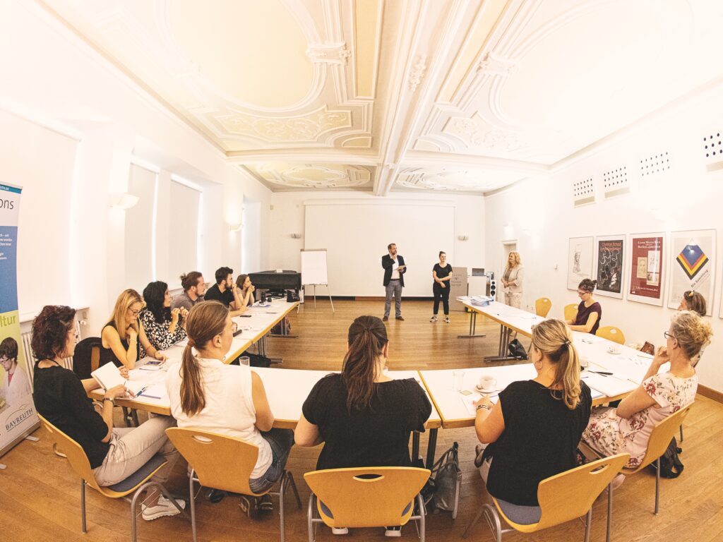 Workshopsituation bei einer Veranstaltung von Bayern kreativ